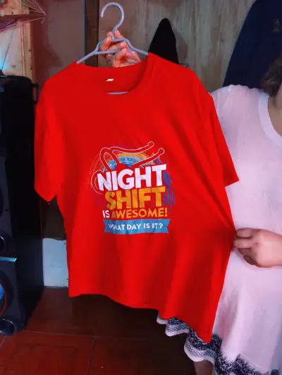 Polera roja Night Shift - miniatura 1