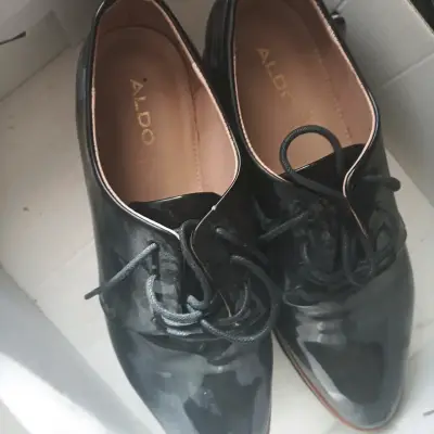 Zapatos de vestir negros charol. Marca Aldo - miniatura 3