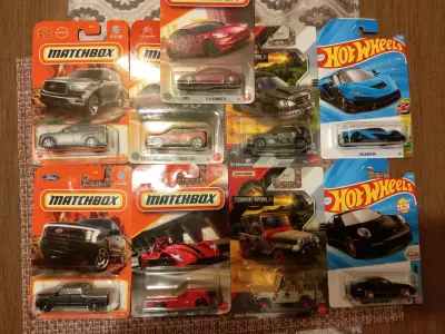 Lote de autos a Escala Matchbox y hotwheels - miniatura 1