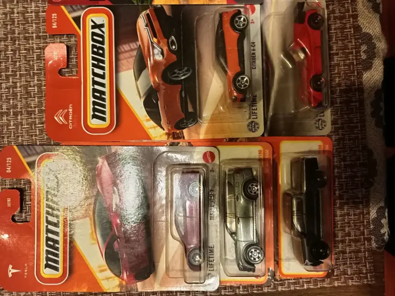Lote de autos a Escala Matchbox y hotwheels - 2