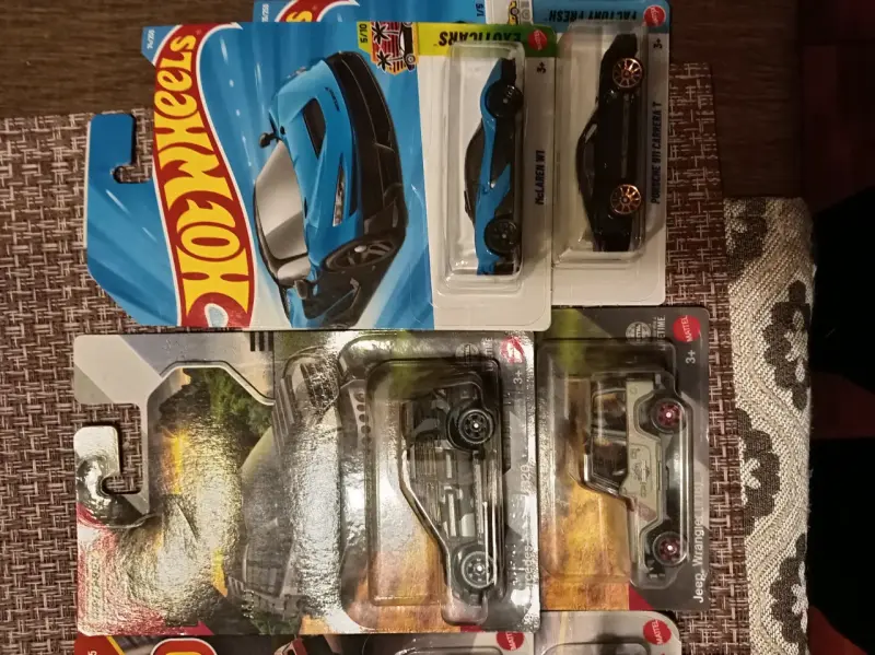 Lote de autos a Escala Matchbox y hotwheels - 3