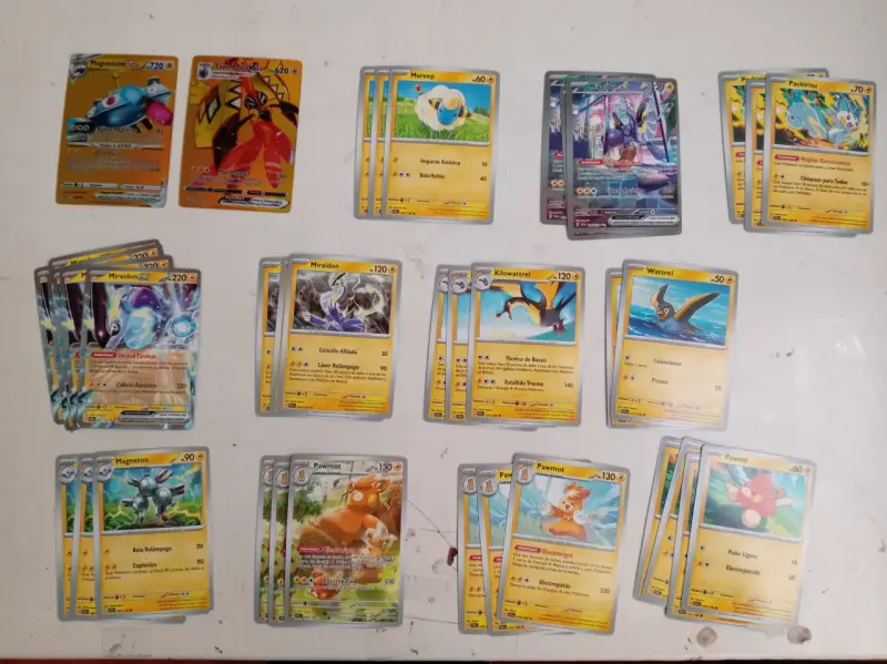 Lote de cartas Pokémon variadas - 1