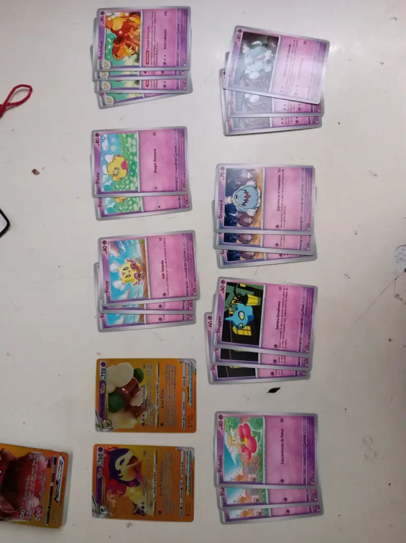 Lote de cartas Pokémon variadas - 3