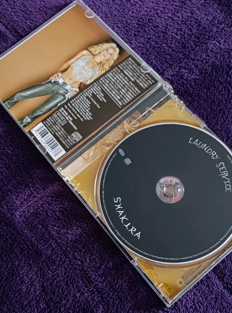 CD Shakira Laundry Service (Edición Japonesa) - 3