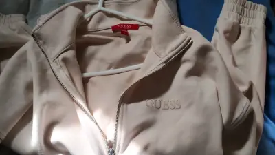 Polerón Guess rosa claro L - miniatura 3