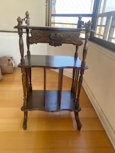 Mesa auxiliar de madera vintage - miniatura 1