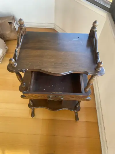Mesa auxiliar de madera vintage - miniatura 3