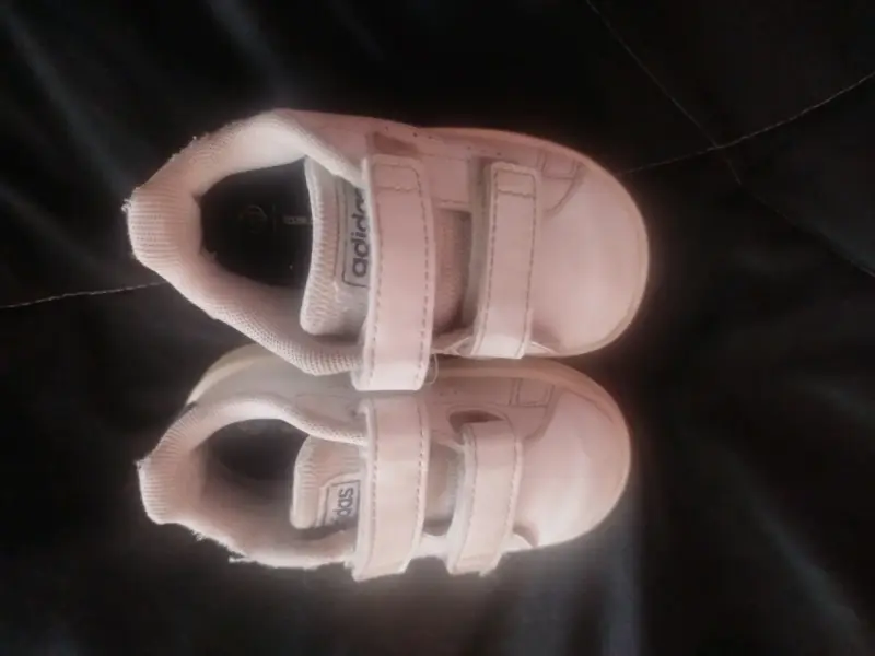 Zapatillas infantiles Adidas blancas - 1
