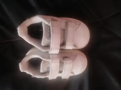 Zapatillas infantiles Adidas blancas - miniatura 1