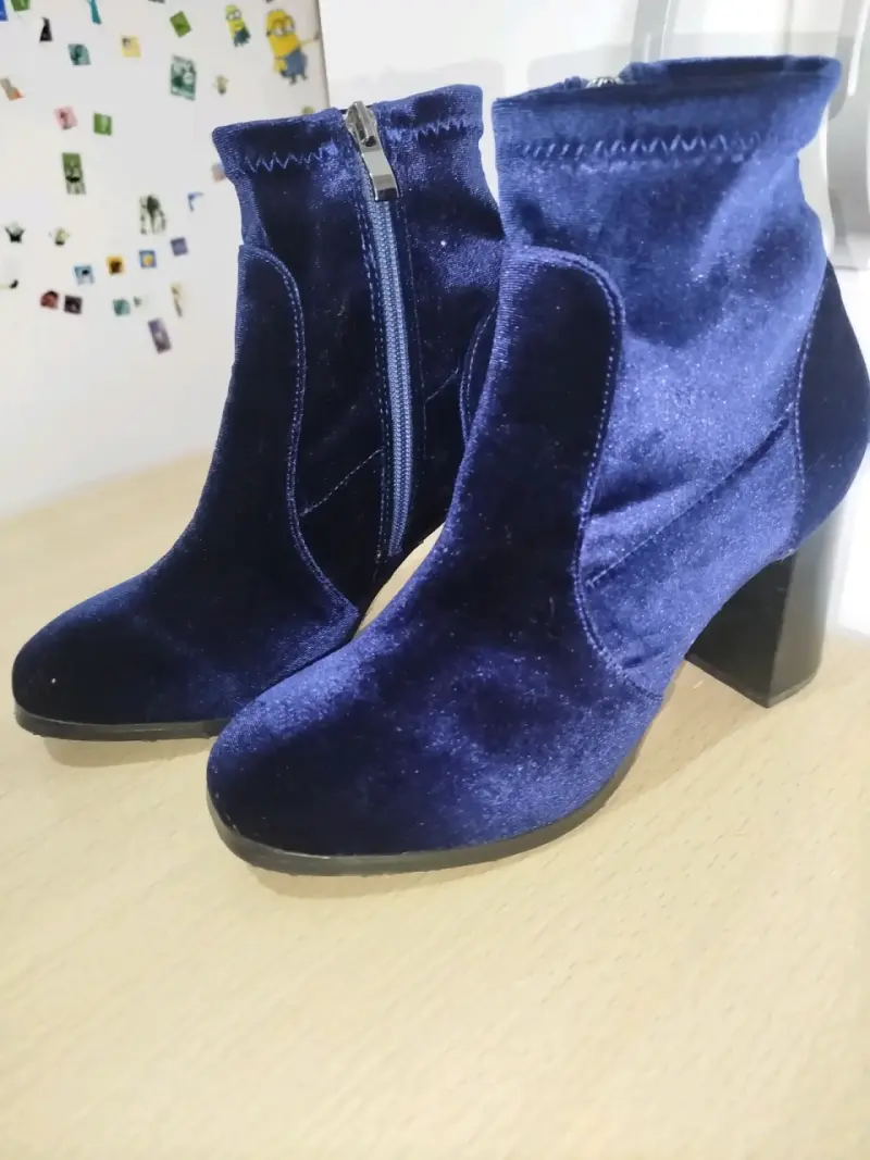 Botines de terciopelo azul con taco,marca c/ moran - 3