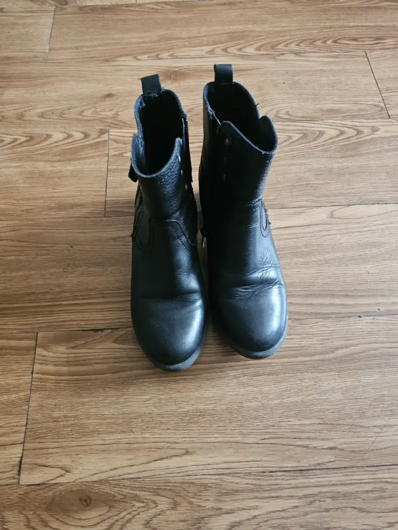 Botas negras de cuero - 1