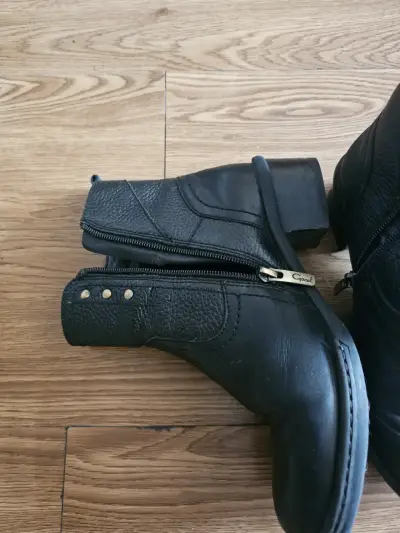 Botas negras de cuero - miniatura 2