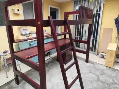 Cama alta con escritorio de madera - miniatura 3