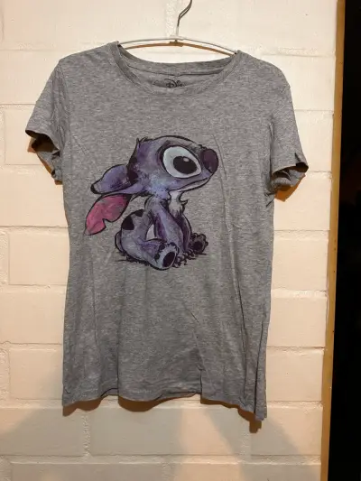 Polera gris con diseño Stitch Disney - miniatura 2