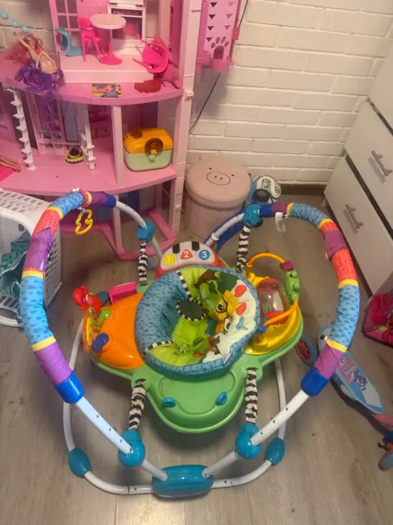 Centro de actividades infantil colorido - 3