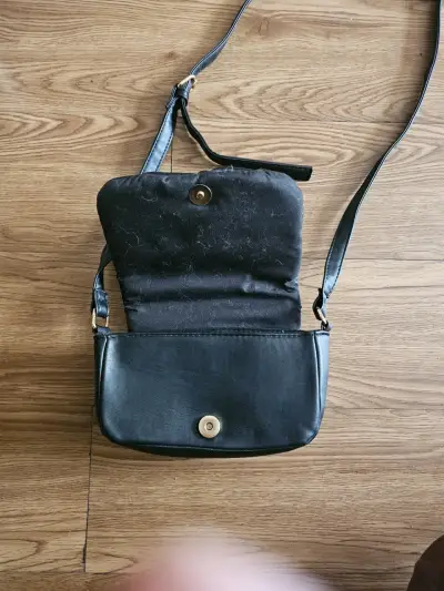 Cartera cruzada negra acolchada - miniatura 2