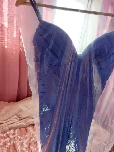 Vestido azul con abertura - miniatura 3