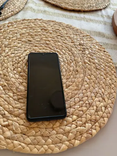 Smartphone Motorola negro buen estado - miniatura 2