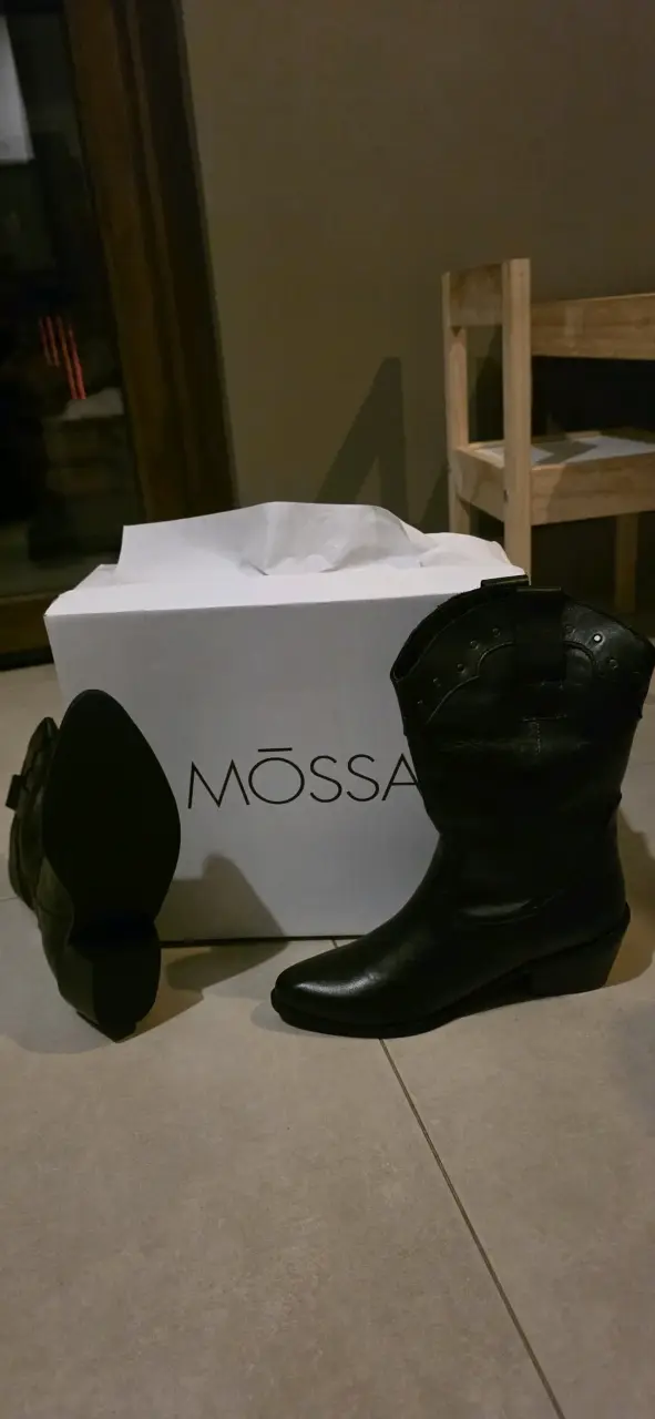 Botas NUEVAS de cuero Mossa
