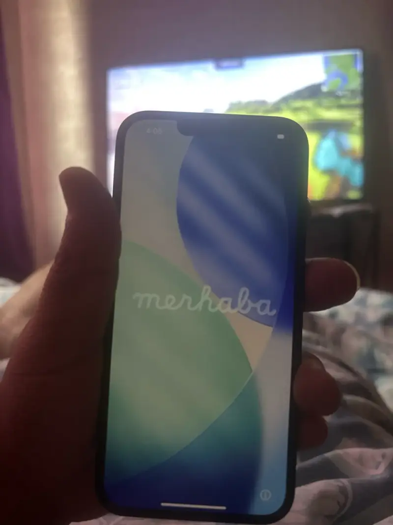 iPhone 13 - 1