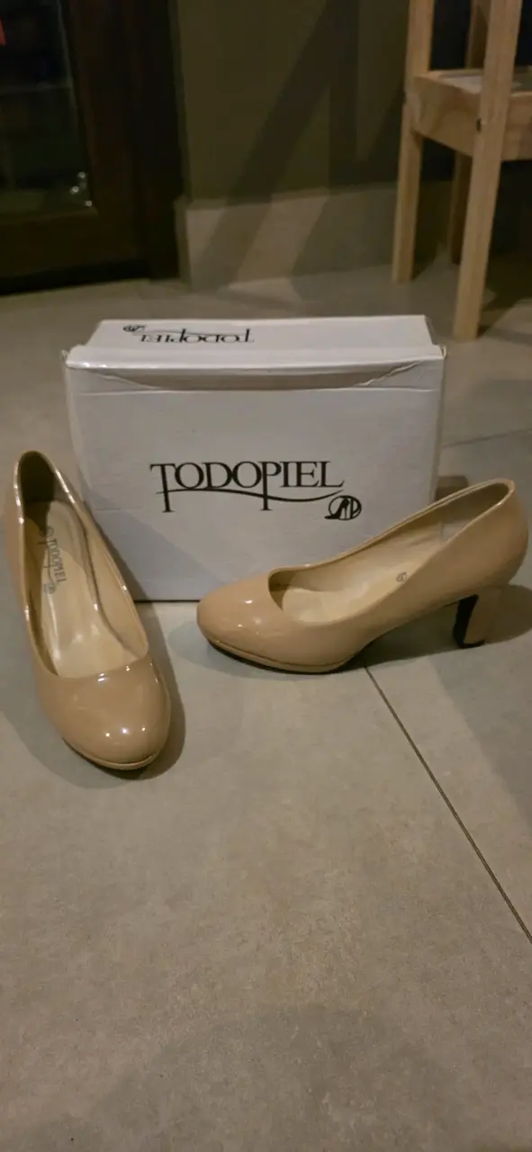 Zapatos de taco beige Todopiel