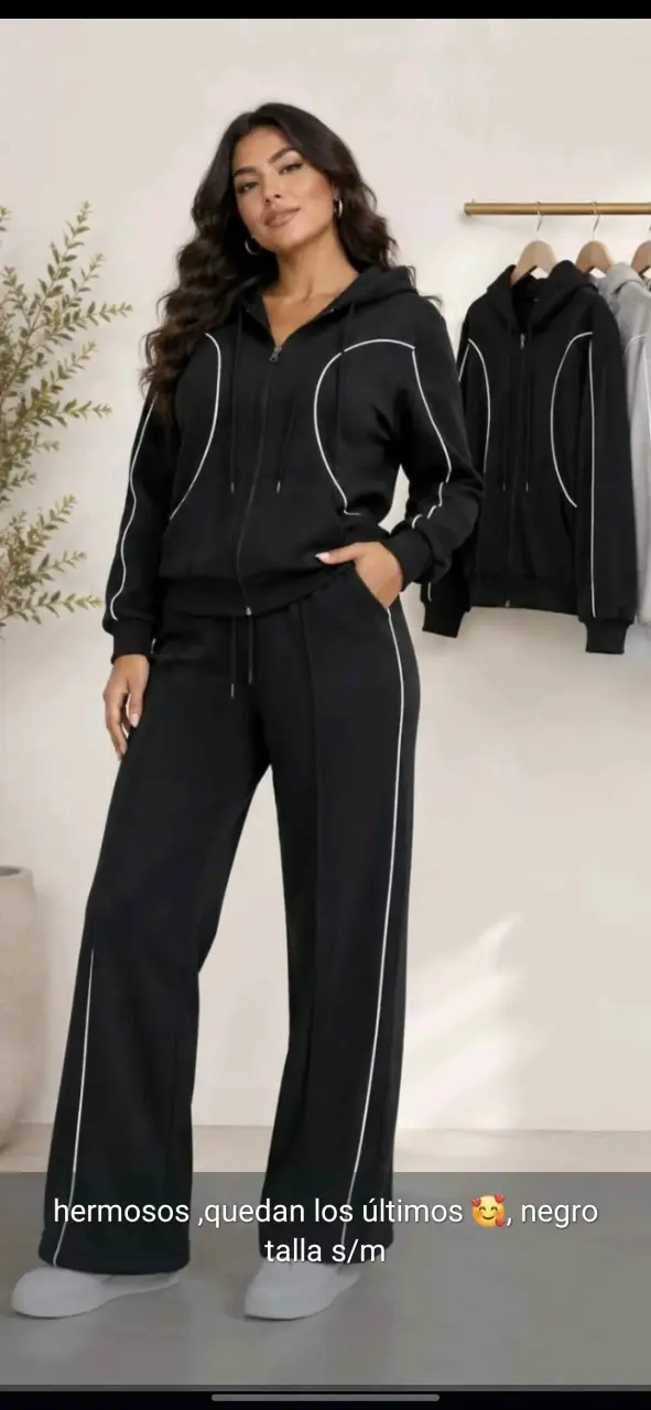 Conjunto deportivo con capucha - 2