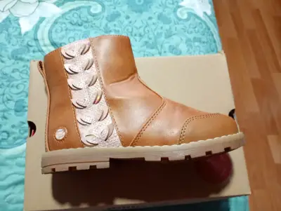 Bota camel para niña con diseño - miniatura 1