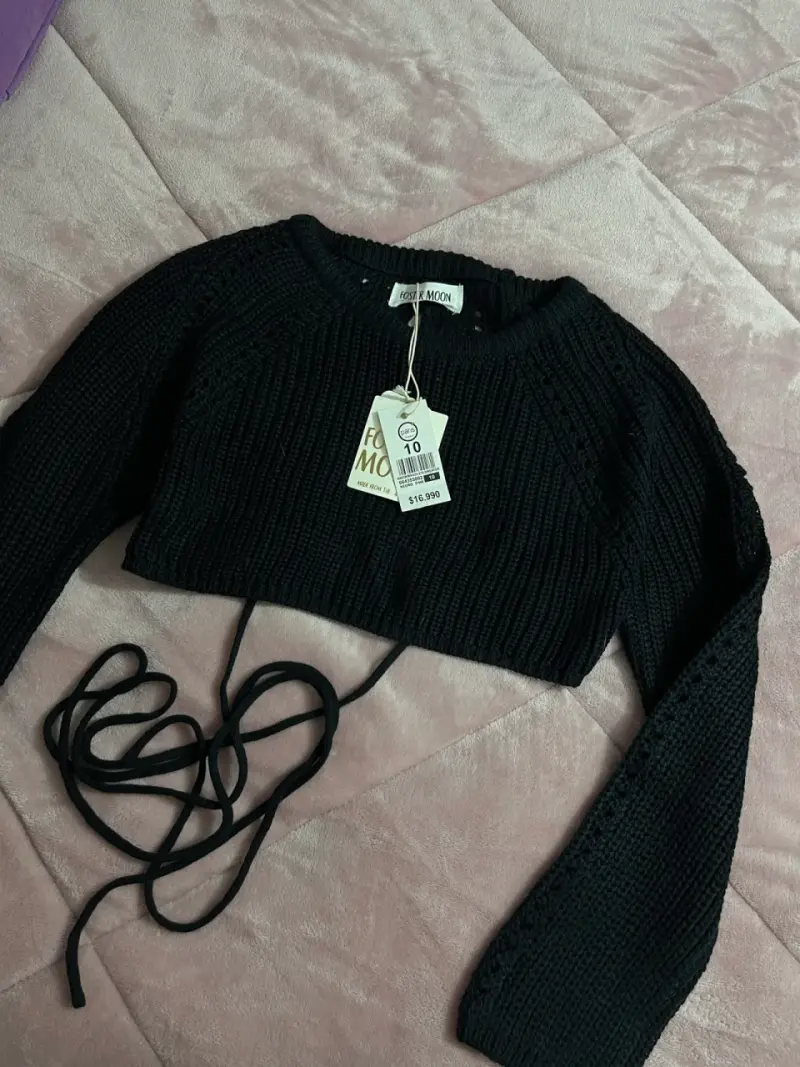 Sweater negro con ajuste - 1