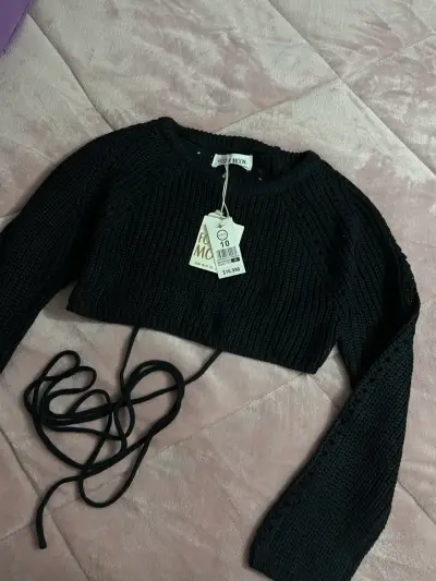 Sweater negro con ajuste - miniatura 1
