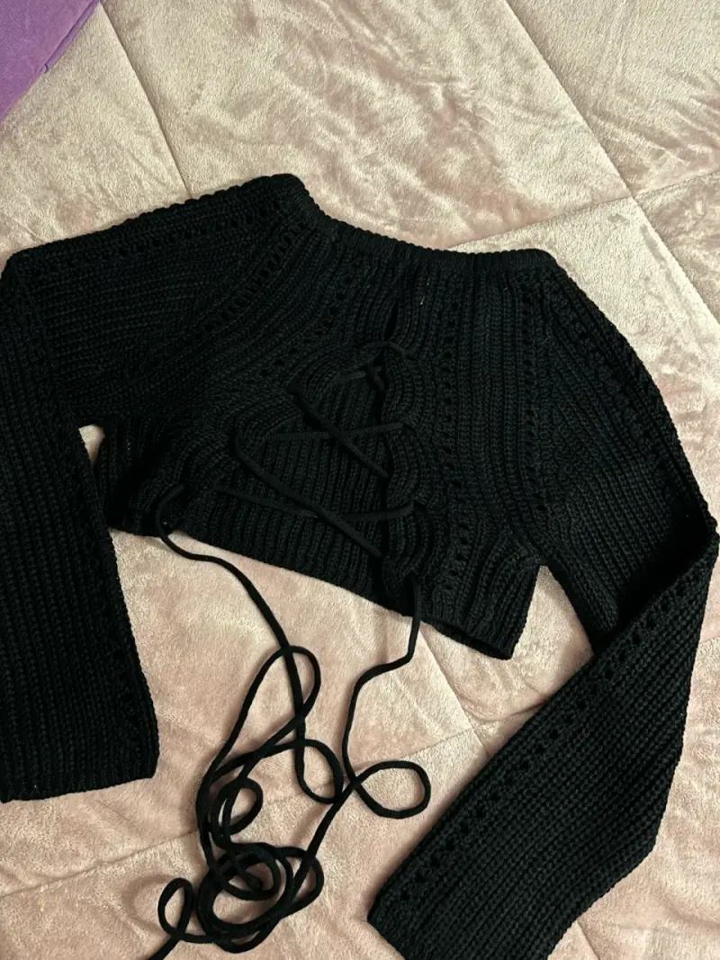 Sweater negro con ajuste - 2