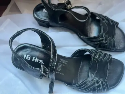 Sandalias negras de cuero - miniatura 1