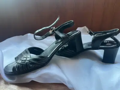 Sandalias negras de cuero - miniatura 3
