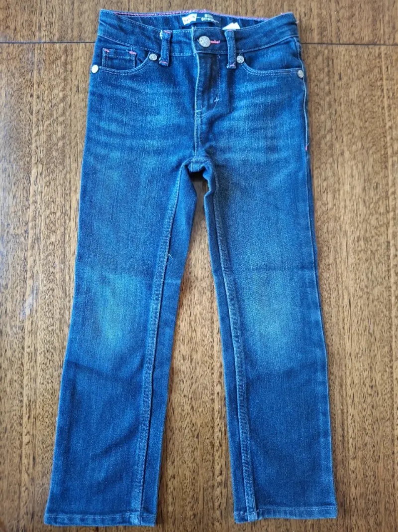 Jeans azules con detalle rosa - 1