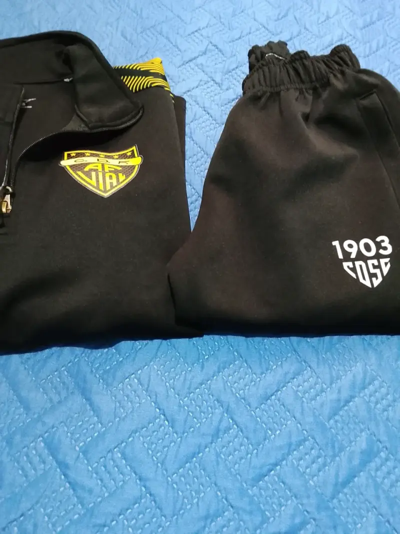 Buzo deportivo Arturo Fernández vial - 5