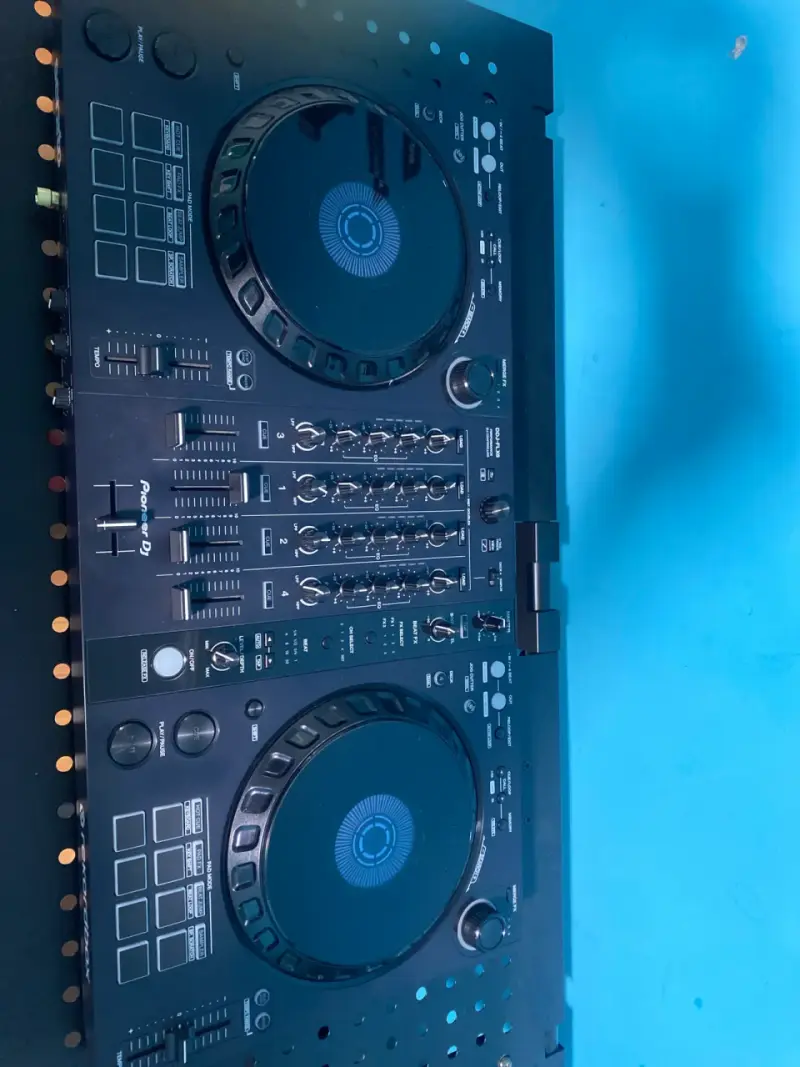 Mesa de DJ Pioneer negra
