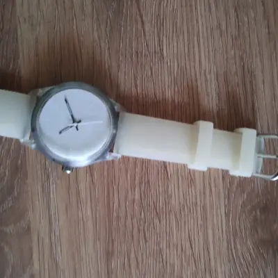 Reloj pulsera blanco minimalista - miniatura 3
