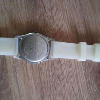 Reloj pulsera blanco minimalista - miniatura 4
