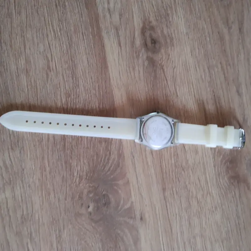 Reloj pulsera blanco minimalista - 5