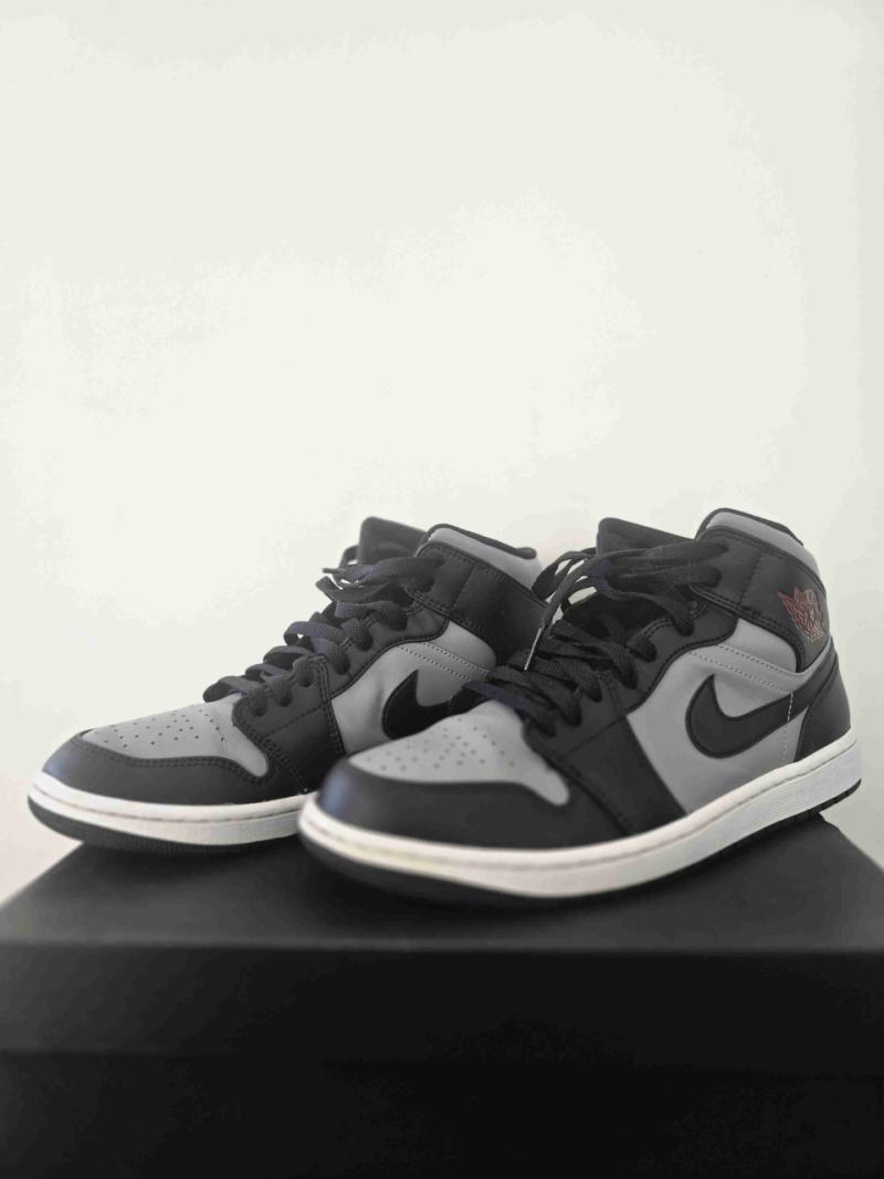 Nike Jordan 1 Mid en oscuro y rojo - 1
