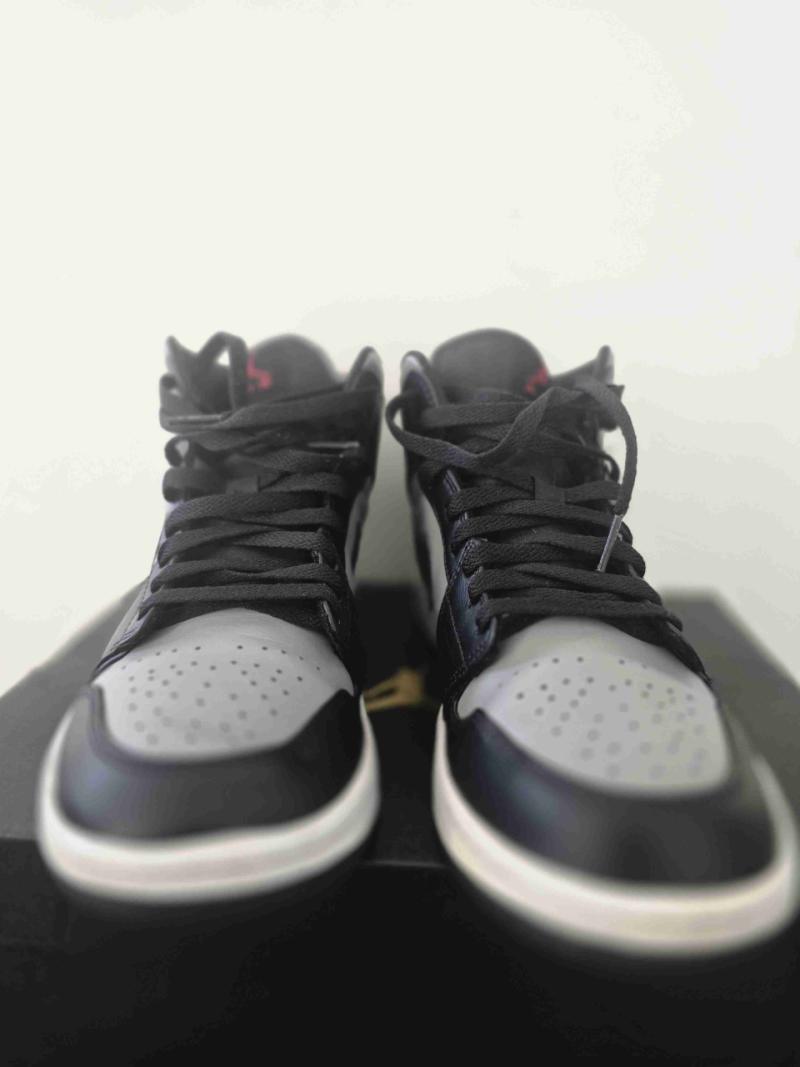 Nike Jordan 1 Mid en oscuro y rojo - 5