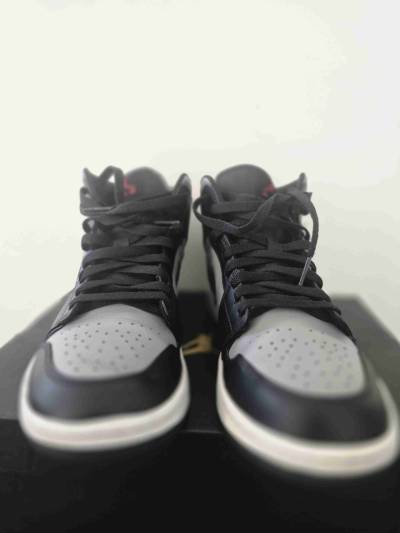 Nike Jordan 1 Mid en oscuro y rojo - miniatura 5