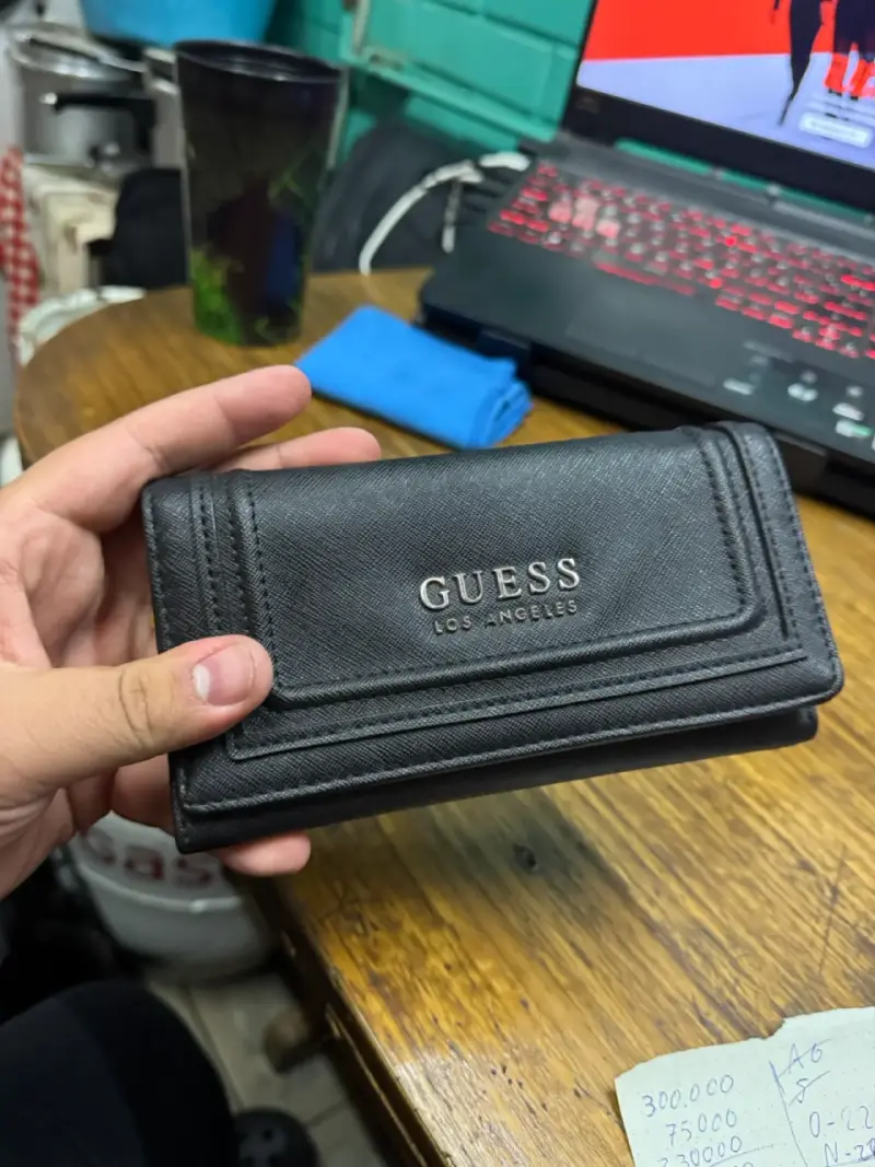 Billetera Guess negra - 1