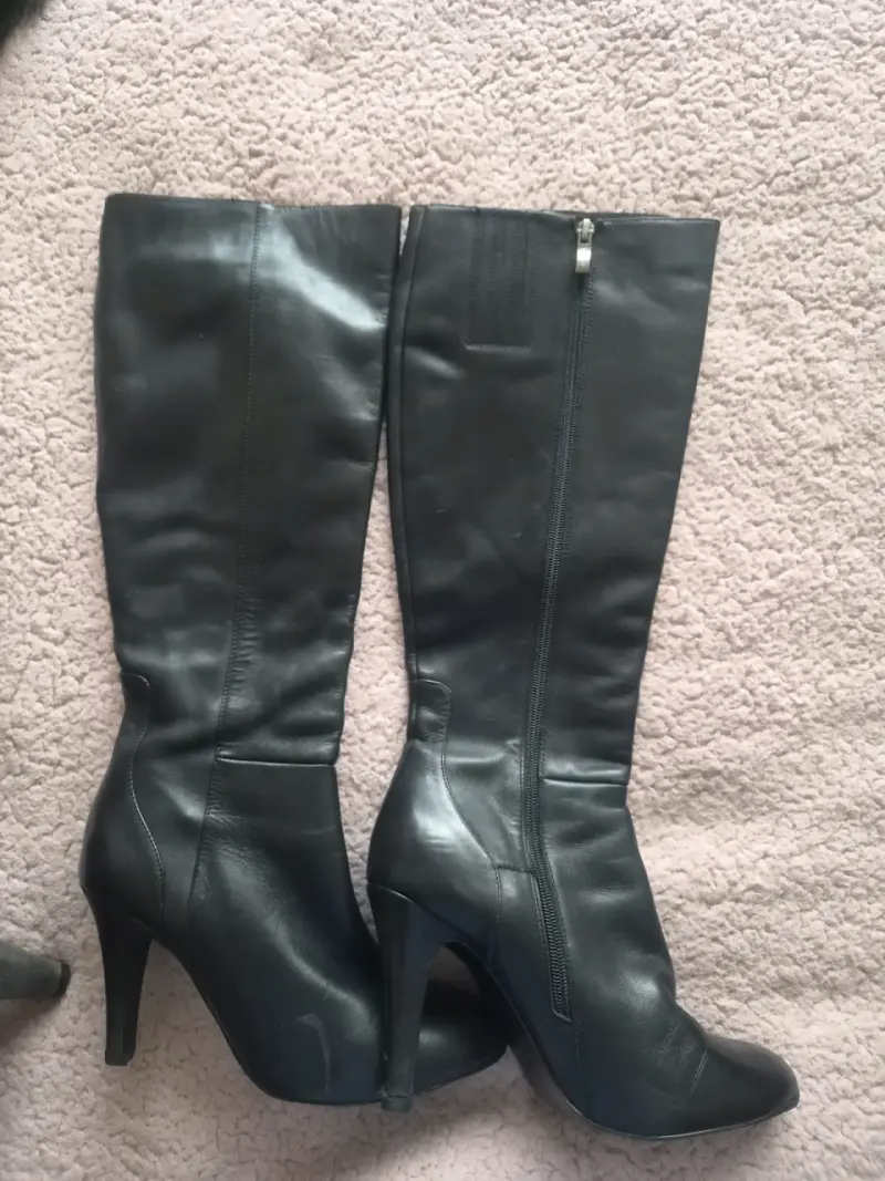 Botas negras altas de cuero - 1