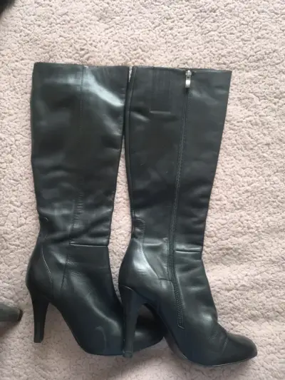 Botas negras altas de cuero - miniatura 1