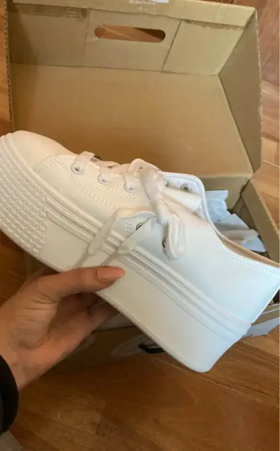 Zapatillas blancas plataforma corazón - miniatura 2