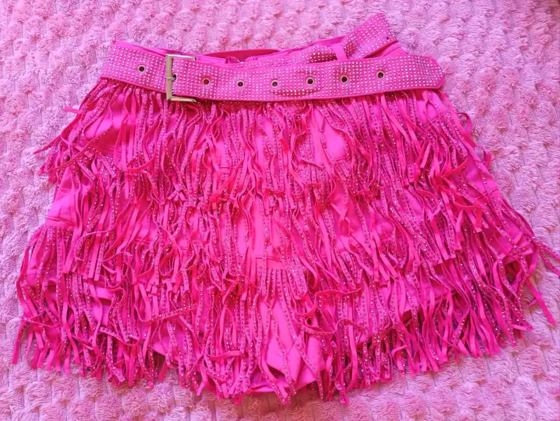 Falda rosada con flecos brillantes - 1