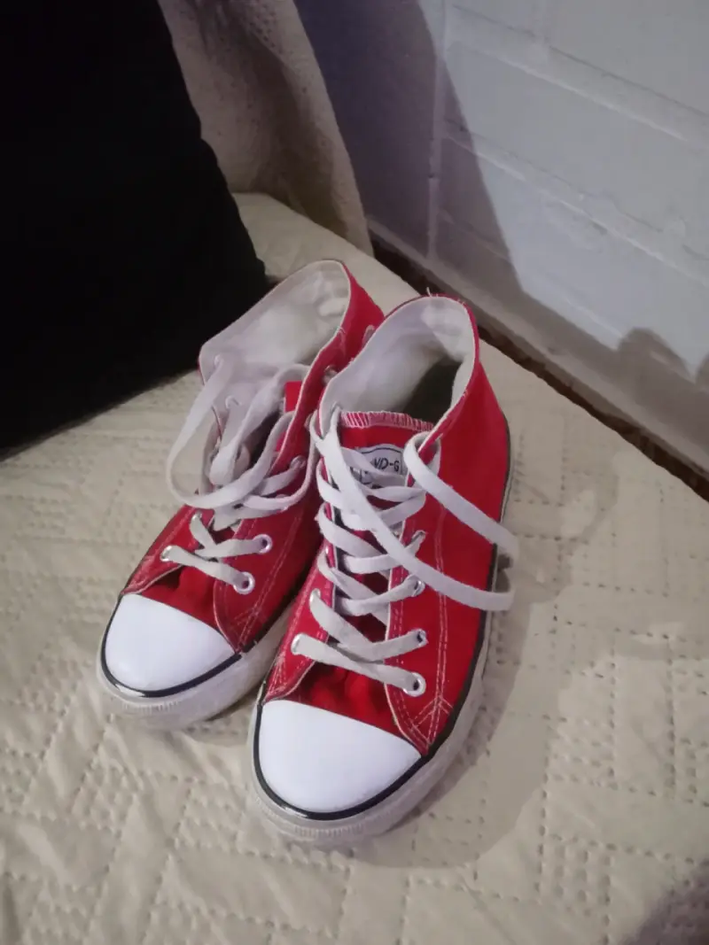 Zapatillas rojas de lona - 1