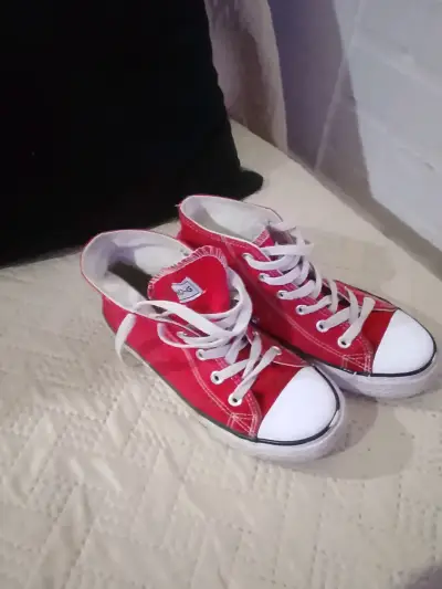 Zapatillas rojas de lona - miniatura 2