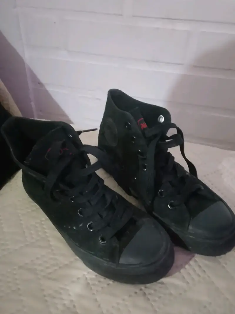 Zapatillas rojas de lona - 3