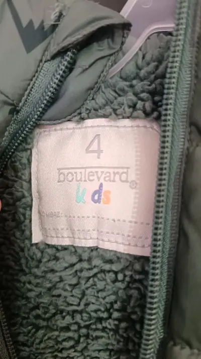 Chaqueta verde acolchada infantil - miniatura 2